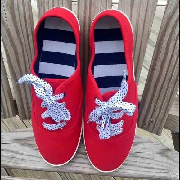 Never worn cute red tennis shoes size 9 - Picture 1 of 3